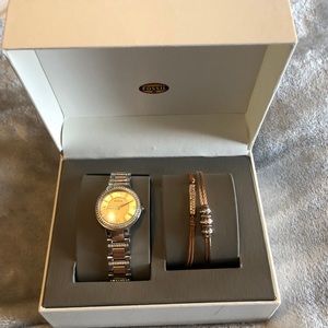 Women’s Fossil boxed watch set.